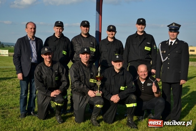 Zdjęcie w galerii na portalu naszraciborz.pl: Strażacy z Roszkowa z nowym rekordem na zawodach w Rudyszwałdzie wiadomości z regionu