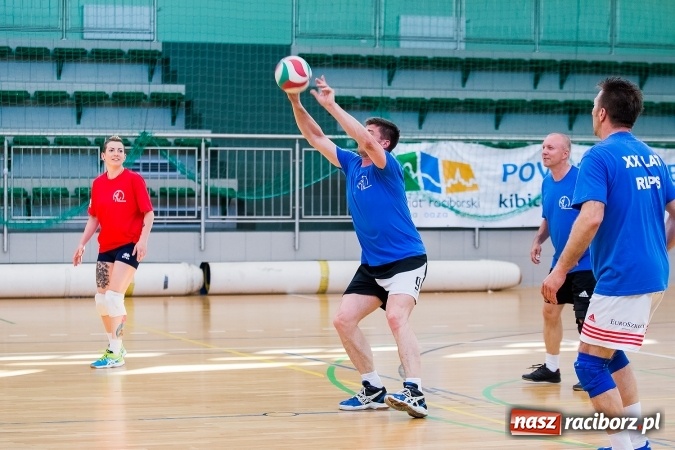 Zdjęcie w galerii na portalu naszraciborz.pl: XX-lecie Raciborskiej Ligi Piłki Siatkowej wiadomości z regionu