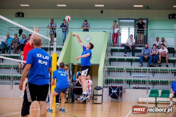 Zdjęcie w galerii na portalu naszraciborz.pl: XX-lecie Raciborskiej Ligi Piłki Siatkowej wiadomości z regionu