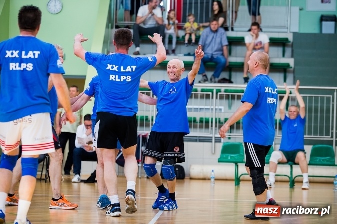 Zdjęcie w galerii na portalu naszraciborz.pl: XX-lecie Raciborskiej Ligi Piłki Siatkowej wiadomości z regionu