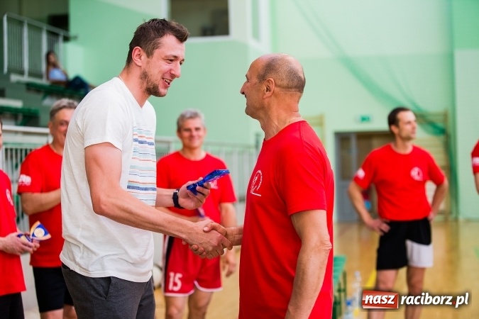 Zdjęcie w galerii na portalu naszraciborz.pl: XX-lecie Raciborskiej Ligi Piłki Siatkowej wiadomości z regionu