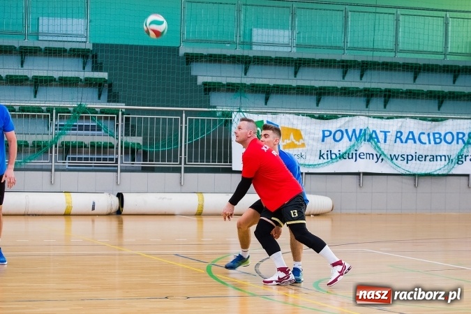 Zdjęcie w galerii na portalu naszraciborz.pl: XX-lecie Raciborskiej Ligi Piłki Siatkowej wiadomości z regionu