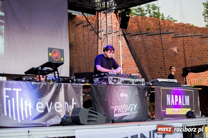 Zdjęcie w galerii na portalu naszraciborz.pl: Zlot fanów zespołu The Prodigy na Zamku Piastowskim wiadomości z regionu