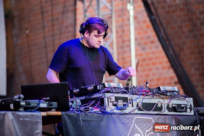 Zdjęcie w galerii na portalu naszraciborz.pl: Zlot fanów zespołu The Prodigy na Zamku Piastowskim wiadomości z regionu