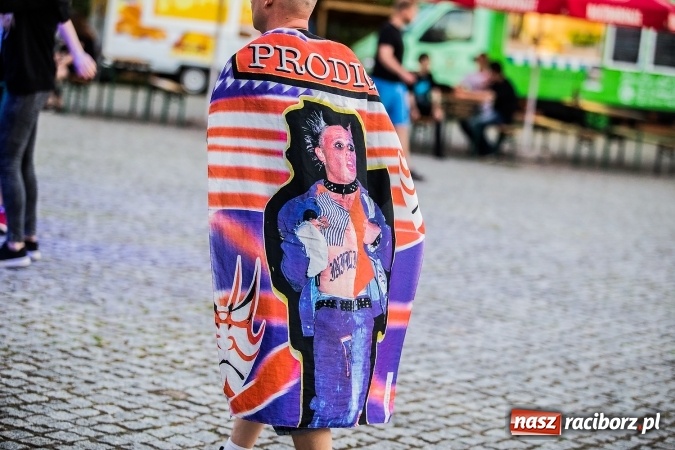 Zdjęcie w galerii na portalu naszraciborz.pl: Zlot fanów zespołu The Prodigy na Zamku Piastowskim wiadomości z regionu