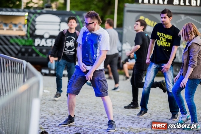 Zdjęcie w galerii na portalu naszraciborz.pl: Zlot fanów zespołu The Prodigy na Zamku Piastowskim wiadomości z regionu