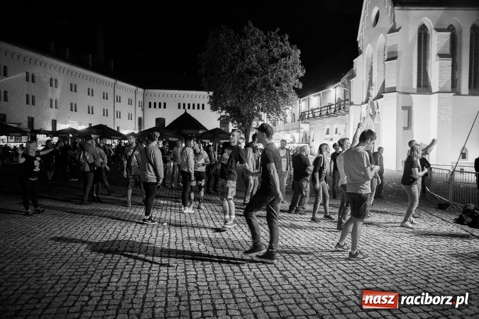 Zdjęcie w galerii na portalu naszraciborz.pl: Zlot fanów zespołu The Prodigy na Zamku Piastowskim wiadomości z regionu