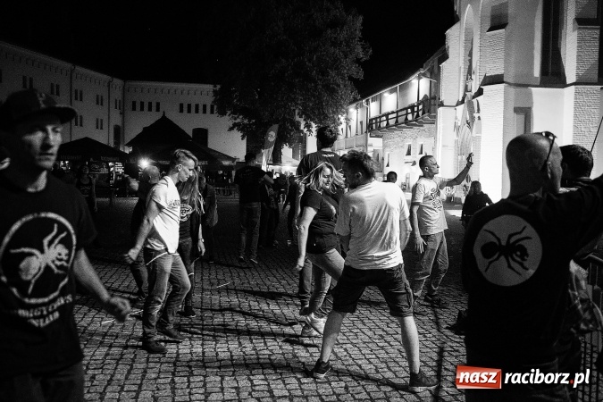 Zdjęcie w galerii na portalu naszraciborz.pl: Zlot fanów zespołu The Prodigy na Zamku Piastowskim wiadomości z regionu