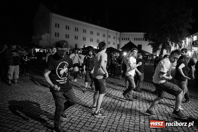 Zdjęcie w galerii na portalu naszraciborz.pl: Zlot fanów zespołu The Prodigy na Zamku Piastowskim wiadomości z regionu