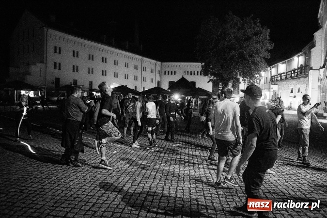 Zdjęcie w galerii na portalu naszraciborz.pl: Zlot fanów zespołu The Prodigy na Zamku Piastowskim wiadomości z regionu