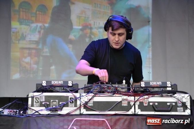 Zdjęcie w galerii na portalu naszraciborz.pl: Zlot fanów zespołu The Prodigy na Zamku Piastowskim wiadomości z regionu