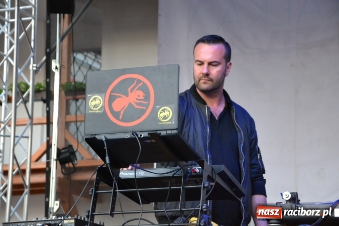 Zdjęcie w galerii na portalu naszraciborz.pl: Zlot fanów zespołu The Prodigy na Zamku Piastowskim wiadomości z regionu