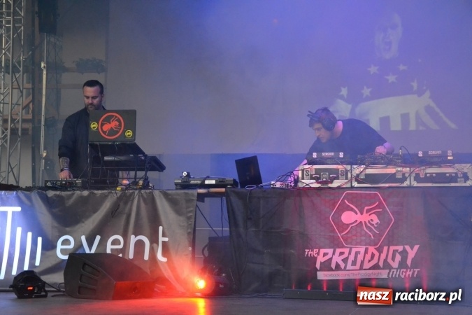 Zdjęcie w galerii na portalu naszraciborz.pl: Zlot fanów zespołu The Prodigy na Zamku Piastowskim wiadomości z regionu