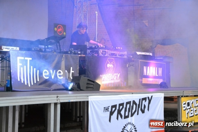Zdjęcie w galerii na portalu naszraciborz.pl: Zlot fanów zespołu The Prodigy na Zamku Piastowskim wiadomości z regionu