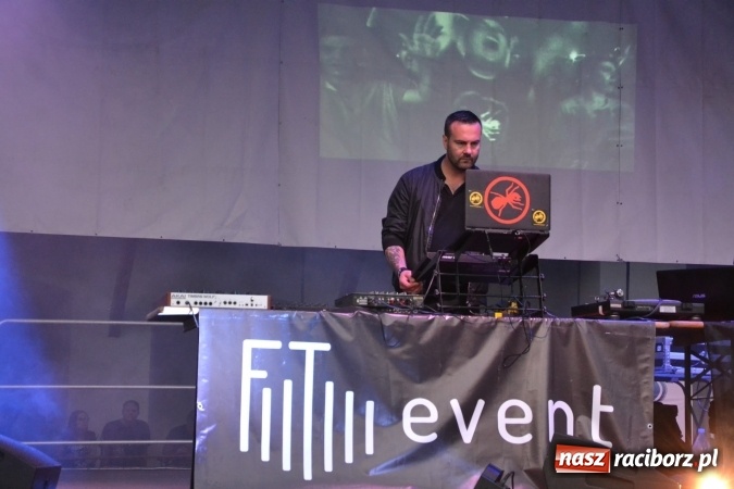 Zdjęcie w galerii na portalu naszraciborz.pl: Zlot fanów zespołu The Prodigy na Zamku Piastowskim wiadomości z regionu