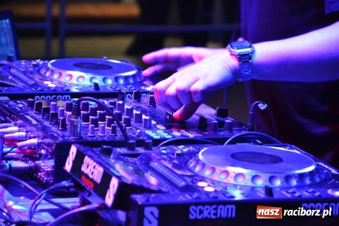 Zdjęcie w galerii na portalu naszraciborz.pl: Zlot fanów zespołu The Prodigy na Zamku Piastowskim wiadomości z regionu