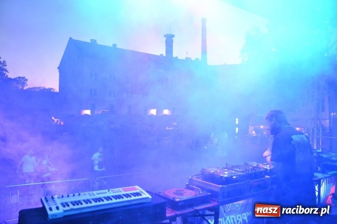 Zdjęcie w galerii na portalu naszraciborz.pl: Zlot fanów zespołu The Prodigy na Zamku Piastowskim wiadomości z regionu