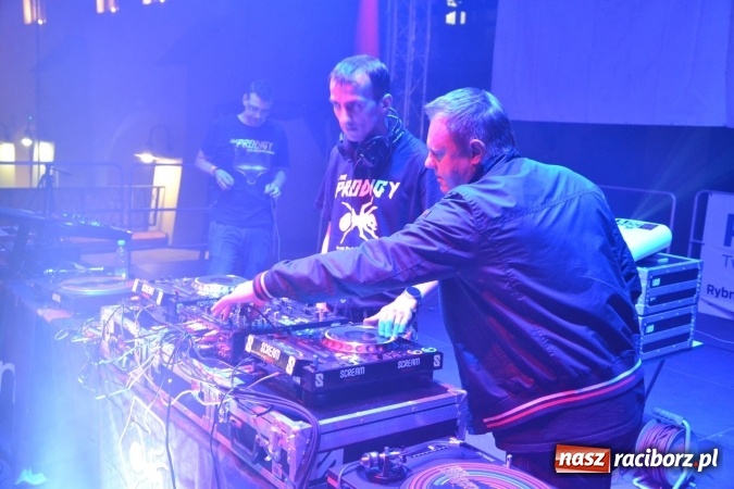 Zdjęcie w galerii na portalu naszraciborz.pl: Zlot fanów zespołu The Prodigy na Zamku Piastowskim wiadomości z regionu