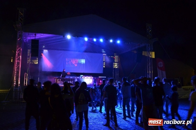 Zdjęcie w galerii na portalu naszraciborz.pl: Zlot fanów zespołu The Prodigy na Zamku Piastowskim wiadomości z regionu