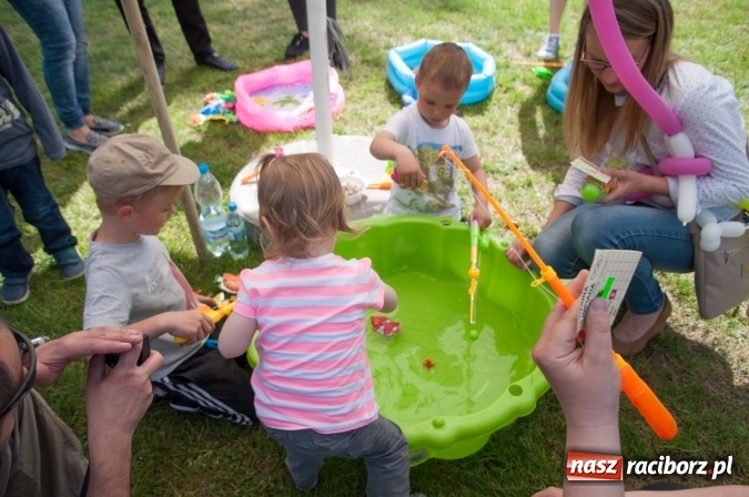 Zdjęcie w galerii na portalu naszraciborz.pl: Rodzinna Olimpiada z okazji Dnia Dziecka. Pracownicy SGL Carbon na pikniku w Aquabrax Szymocice wiadomości z regionu