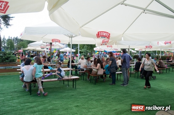 Zdjęcie w galerii na portalu naszraciborz.pl: Rodzinna Olimpiada z okazji Dnia Dziecka. Pracownicy SGL Carbon na pikniku w Aquabrax Szymocice wiadomości z regionu