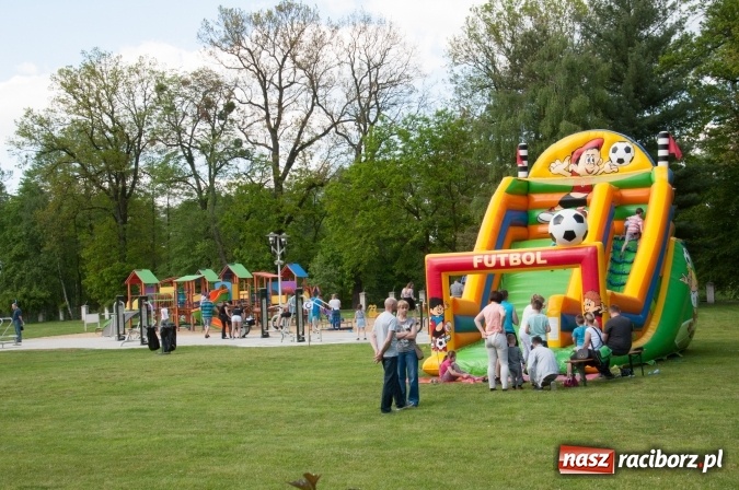 Zdjęcie w galerii na portalu naszraciborz.pl: Rodzinna Olimpiada z okazji Dnia Dziecka. Pracownicy SGL Carbon na pikniku w Aquabrax Szymocice wiadomości z regionu