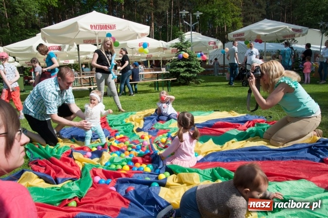 Zdjęcie w galerii na portalu naszraciborz.pl: Rodzinna Olimpiada z okazji Dnia Dziecka. Pracownicy SGL Carbon na pikniku w Aquabrax Szymocice wiadomości z regionu