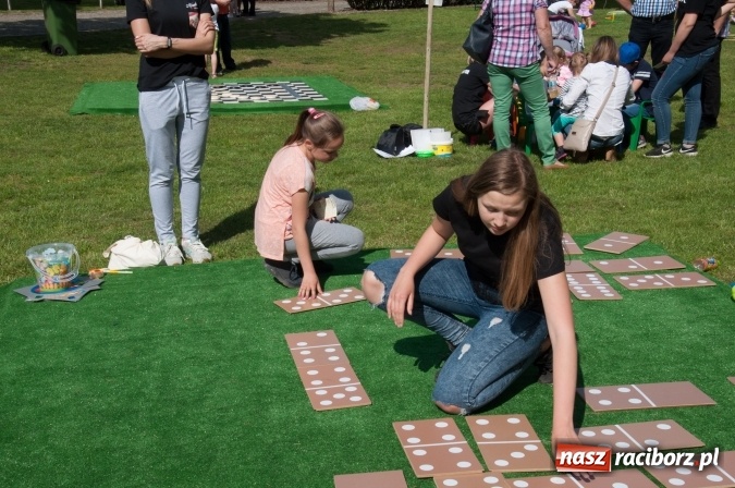 Zdjęcie w galerii na portalu naszraciborz.pl: Rodzinna Olimpiada z okazji Dnia Dziecka. Pracownicy SGL Carbon na pikniku w Aquabrax Szymocice wiadomości z regionu
