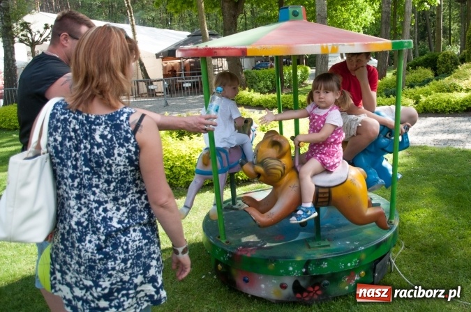 Zdjęcie w galerii na portalu naszraciborz.pl: Rodzinna Olimpiada z okazji Dnia Dziecka. Pracownicy SGL Carbon na pikniku w Aquabrax Szymocice wiadomości z regionu