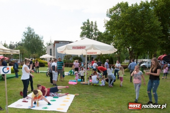 Zdjęcie w galerii na portalu naszraciborz.pl: Rodzinna Olimpiada z okazji Dnia Dziecka. Pracownicy SGL Carbon na pikniku w Aquabrax Szymocice wiadomości z regionu