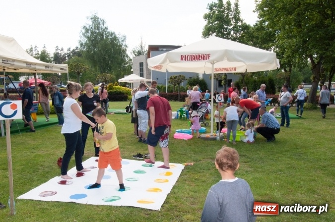 Zdjęcie w galerii na portalu naszraciborz.pl: Rodzinna Olimpiada z okazji Dnia Dziecka. Pracownicy SGL Carbon na pikniku w Aquabrax Szymocice wiadomości z regionu