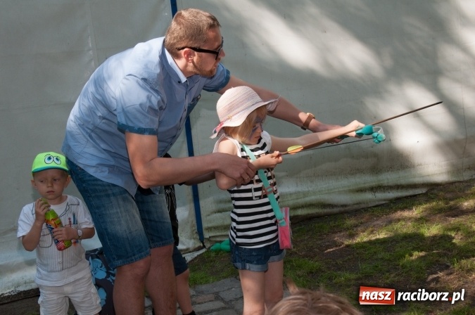 Zdjęcie w galerii na portalu naszraciborz.pl: Rodzinna Olimpiada z okazji Dnia Dziecka. Pracownicy SGL Carbon na pikniku w Aquabrax Szymocice wiadomości z regionu