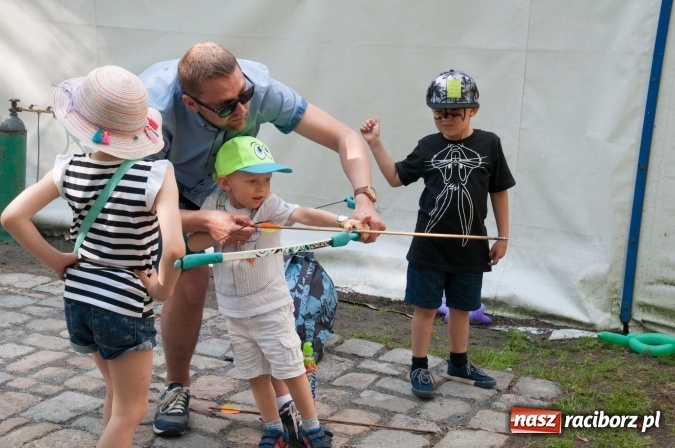 Zdjęcie w galerii na portalu naszraciborz.pl: Rodzinna Olimpiada z okazji Dnia Dziecka. Pracownicy SGL Carbon na pikniku w Aquabrax Szymocice wiadomości z regionu