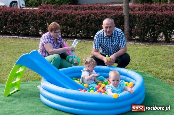 Zdjęcie w galerii na portalu naszraciborz.pl: Rodzinna Olimpiada z okazji Dnia Dziecka. Pracownicy SGL Carbon na pikniku w Aquabrax Szymocice wiadomości z regionu