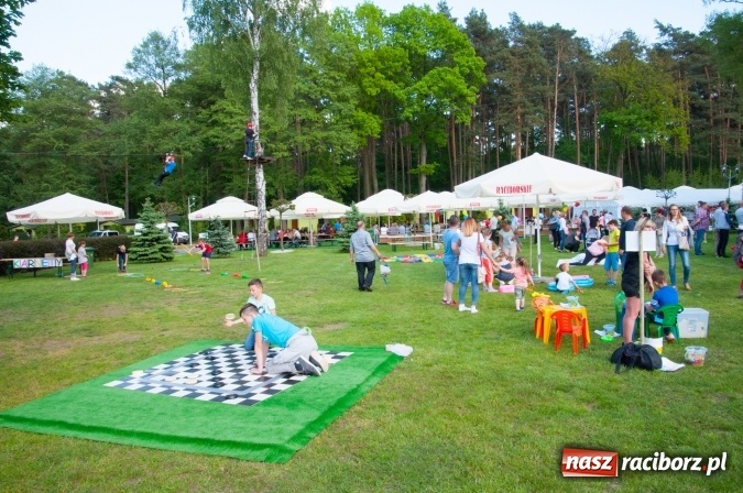 Zdjęcie w galerii na portalu naszraciborz.pl: Rodzinna Olimpiada z okazji Dnia Dziecka. Pracownicy SGL Carbon na pikniku w Aquabrax Szymocice wiadomości z regionu