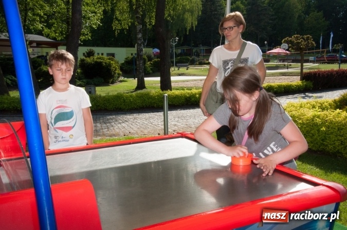 Zdjęcie w galerii na portalu naszraciborz.pl: Rodzinna Olimpiada z okazji Dnia Dziecka. Pracownicy SGL Carbon na pikniku w Aquabrax Szymocice wiadomości z regionu