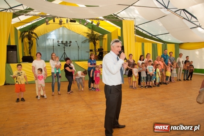 Zdjęcie w galerii na portalu naszraciborz.pl: Rodzinna Olimpiada z okazji Dnia Dziecka. Pracownicy SGL Carbon na pikniku w Aquabrax Szymocice wiadomości z regionu