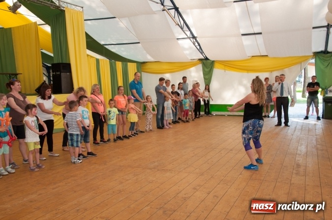 Zdjęcie w galerii na portalu naszraciborz.pl: Rodzinna Olimpiada z okazji Dnia Dziecka. Pracownicy SGL Carbon na pikniku w Aquabrax Szymocice wiadomości z regionu