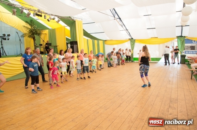 Zdjęcie w galerii na portalu naszraciborz.pl: Rodzinna Olimpiada z okazji Dnia Dziecka. Pracownicy SGL Carbon na pikniku w Aquabrax Szymocice wiadomości z regionu