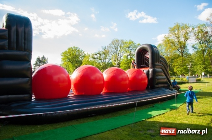 Zdjęcie w galerii na portalu naszraciborz.pl: Rodzinna Olimpiada z okazji Dnia Dziecka. Pracownicy SGL Carbon na pikniku w Aquabrax Szymocice wiadomości z regionu