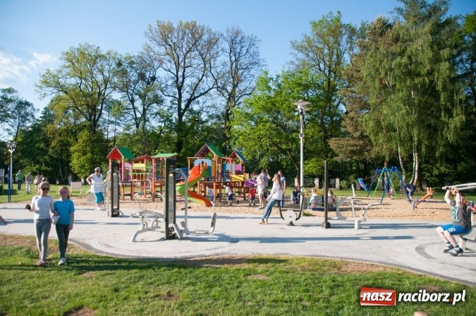 Zdjęcie w galerii na portalu naszraciborz.pl: Rodzinna Olimpiada z okazji Dnia Dziecka. Pracownicy SGL Carbon na pikniku w Aquabrax Szymocice wiadomości z regionu