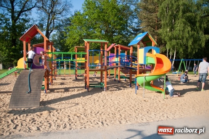 Zdjęcie w galerii na portalu naszraciborz.pl: Rodzinna Olimpiada z okazji Dnia Dziecka. Pracownicy SGL Carbon na pikniku w Aquabrax Szymocice wiadomości z regionu