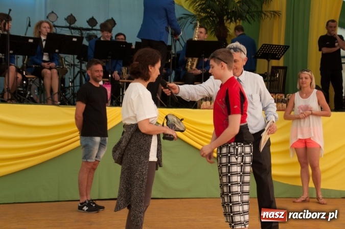 Zdjęcie w galerii na portalu naszraciborz.pl: Rodzinna Olimpiada z okazji Dnia Dziecka. Pracownicy SGL Carbon na pikniku w Aquabrax Szymocice wiadomości z regionu