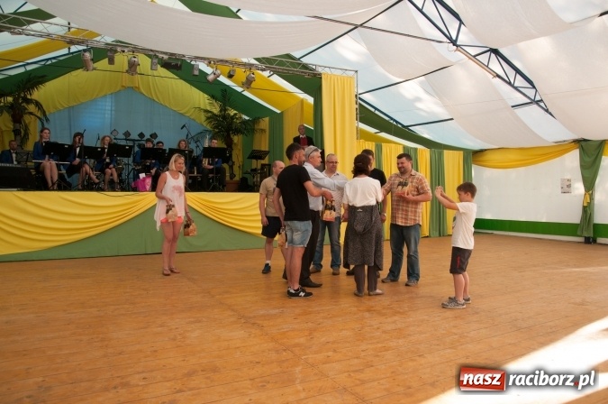 Zdjęcie w galerii na portalu naszraciborz.pl: Rodzinna Olimpiada z okazji Dnia Dziecka. Pracownicy SGL Carbon na pikniku w Aquabrax Szymocice wiadomości z regionu