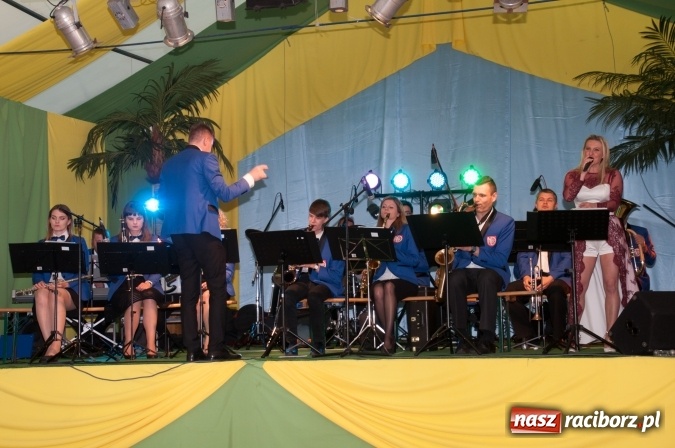 Zdjęcie w galerii na portalu naszraciborz.pl: Rodzinna Olimpiada z okazji Dnia Dziecka. Pracownicy SGL Carbon na pikniku w Aquabrax Szymocice wiadomości z regionu