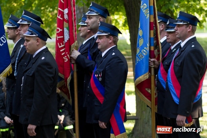 Zdjęcie w galerii na portalu naszraciborz.pl: Jak co roku w Pietrowicach Wielkich odbyły się tradycyjne obchody Dnia Strażaka wiadomości z regionu