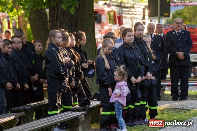 Zdjęcie w galerii na portalu naszraciborz.pl: Jak co roku w Pietrowicach Wielkich odbyły się tradycyjne obchody Dnia Strażaka wiadomości z regionu