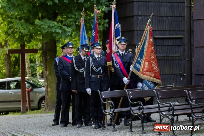Zdjęcie w galerii na portalu naszraciborz.pl: Jak co roku w Pietrowicach Wielkich odbyły się tradycyjne obchody Dnia Strażaka wiadomości z regionu