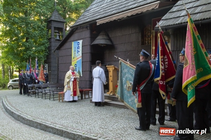Zdjęcie w galerii na portalu naszraciborz.pl: Jak co roku w Pietrowicach Wielkich odbyły się tradycyjne obchody Dnia Strażaka wiadomości z regionu