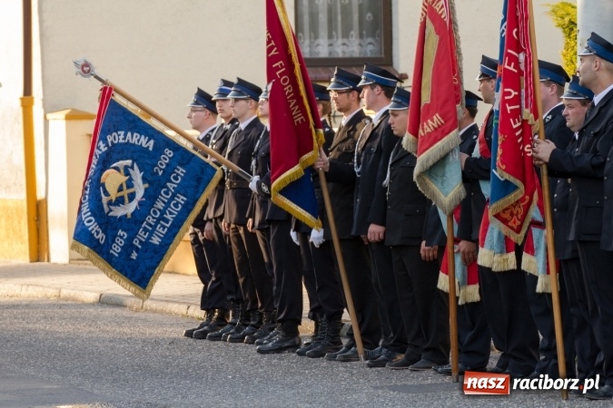 Zdjęcie w galerii na portalu naszraciborz.pl: Jak co roku w Pietrowicach Wielkich odbyły się tradycyjne obchody Dnia Strażaka wiadomości z regionu